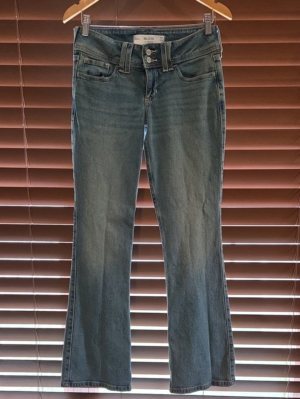Hollister Low-Rise Bootcut Jeans 2L